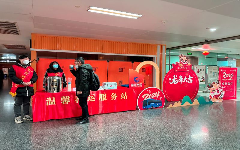 平靜的旅途中，熟悉的溫馨依舊 ——春運(yùn)路上的暖心服務(wù)